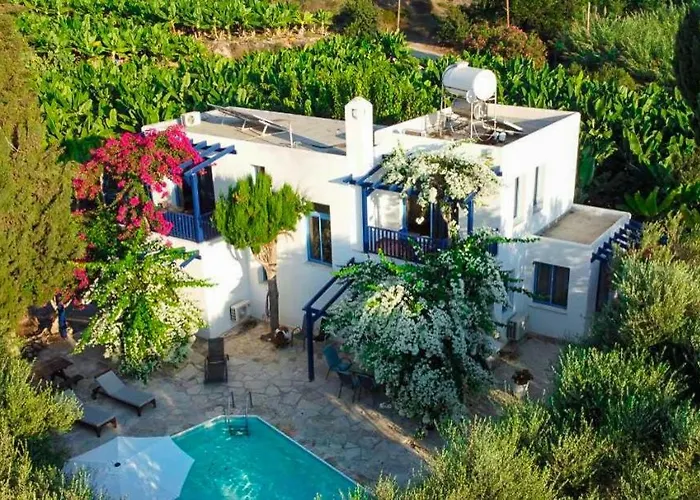 Banana Sunset Villas *