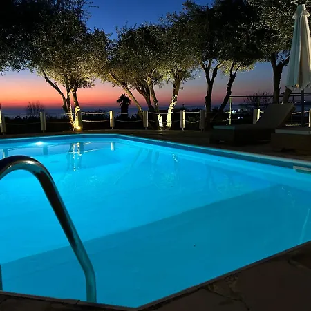Banana Sunset Villa